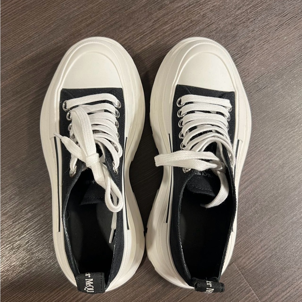 Alexander McQueen Black and White Chunky Platform Sneakers - Picture 4 of 7